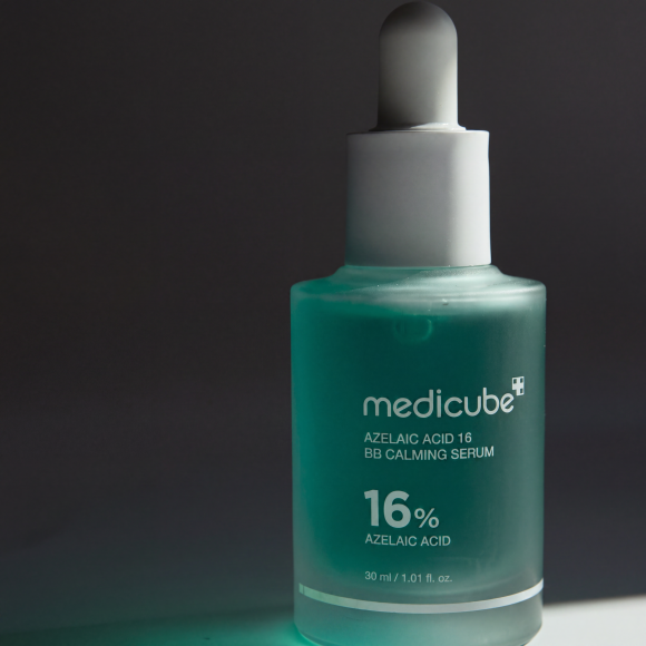 Успокаивающая сыворотка с 16% азелаиновой кислоты Medicube Azelaic Acid 16 Calming Serum (30мл) | Ecoplace